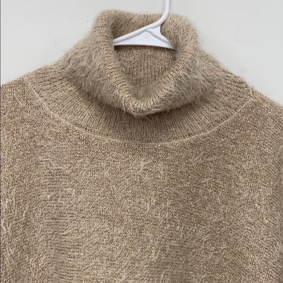 Akemi + Kin Eyelash Gold Leaf Lara Poncho - Picture 8 of 12